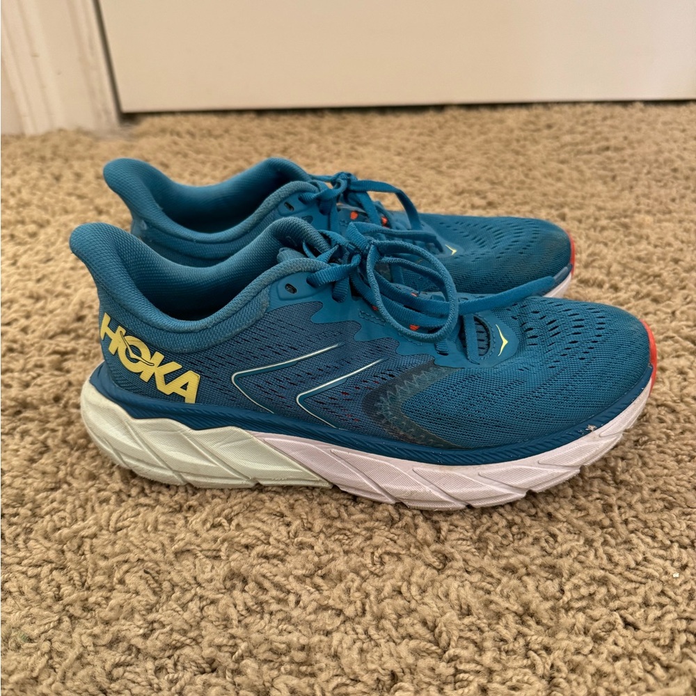 Hoka arahi 5 tennis shoes